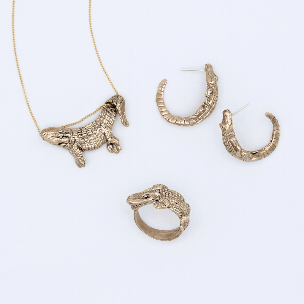 Bronze Dangling Alligator Pendant