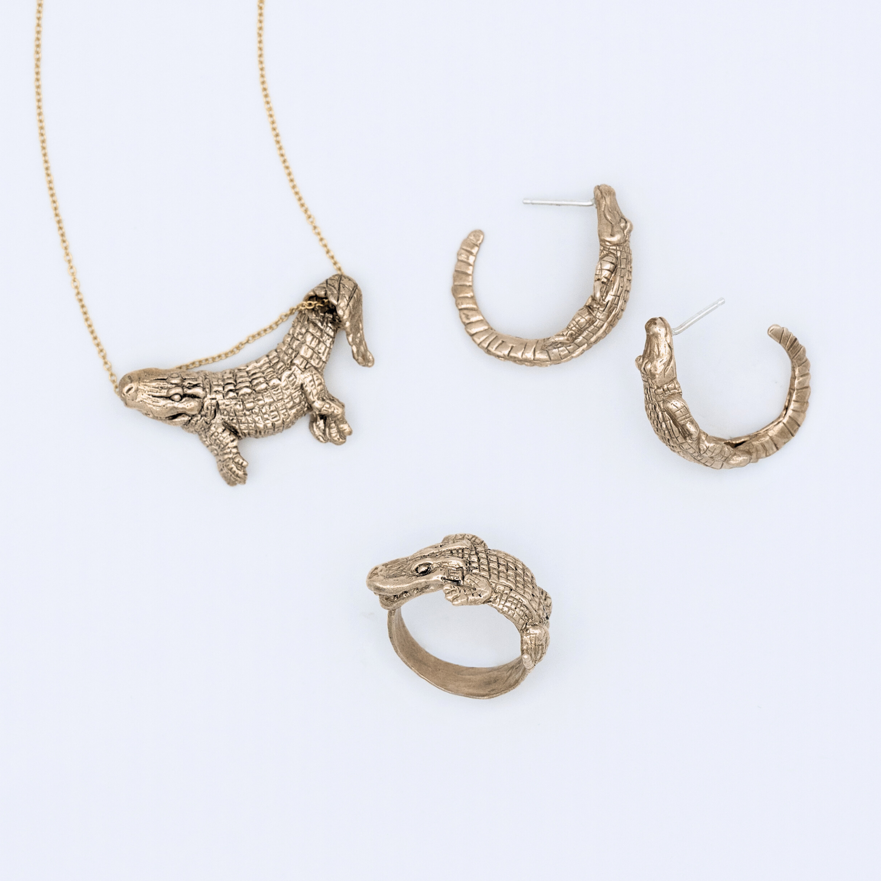 Bronze Dangling Alligator Pendant