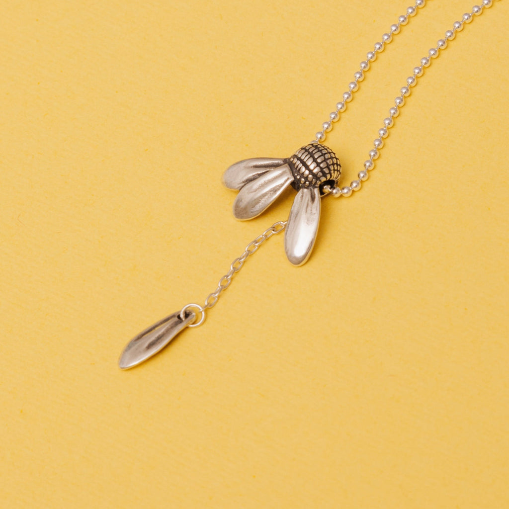 "Loves Me" Daisy Pendant