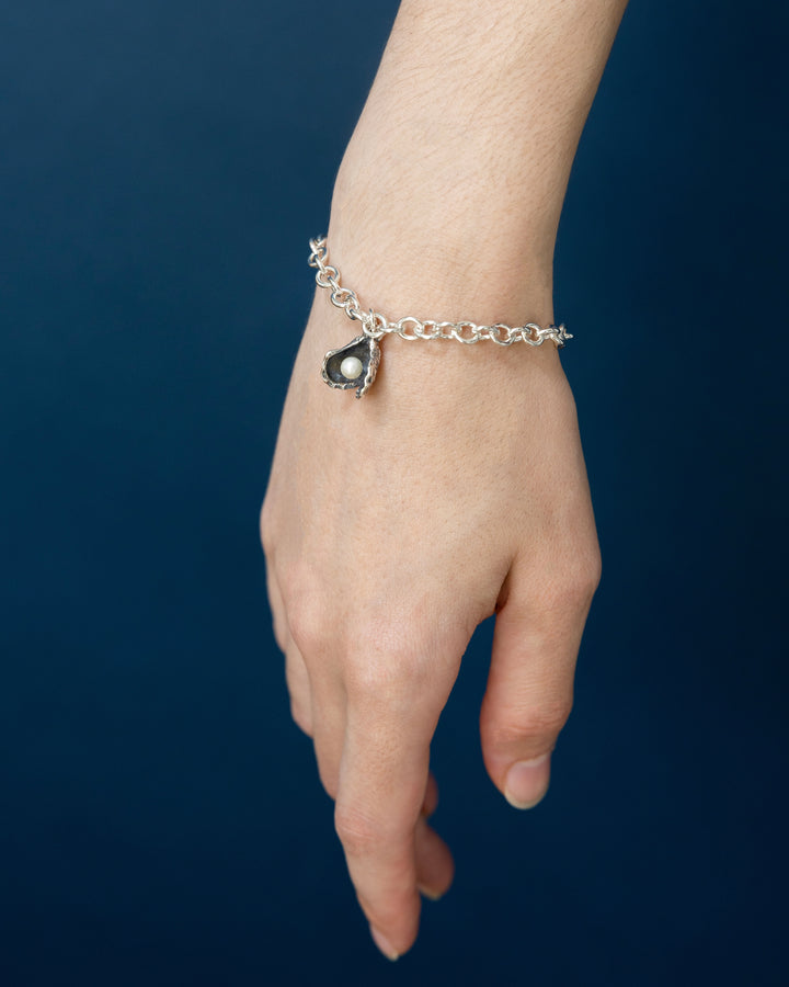 Peekaboo Pearl Oyster Bracelet