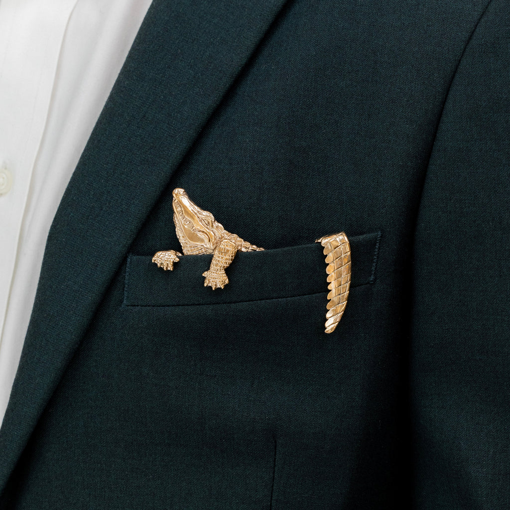 Demonstration of magnetic pocket square insert securing bronze alligator design