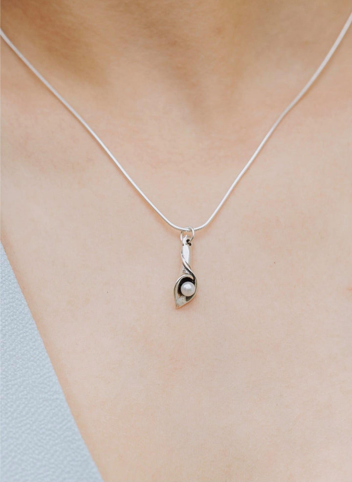Calla Lily Pearl Pendant