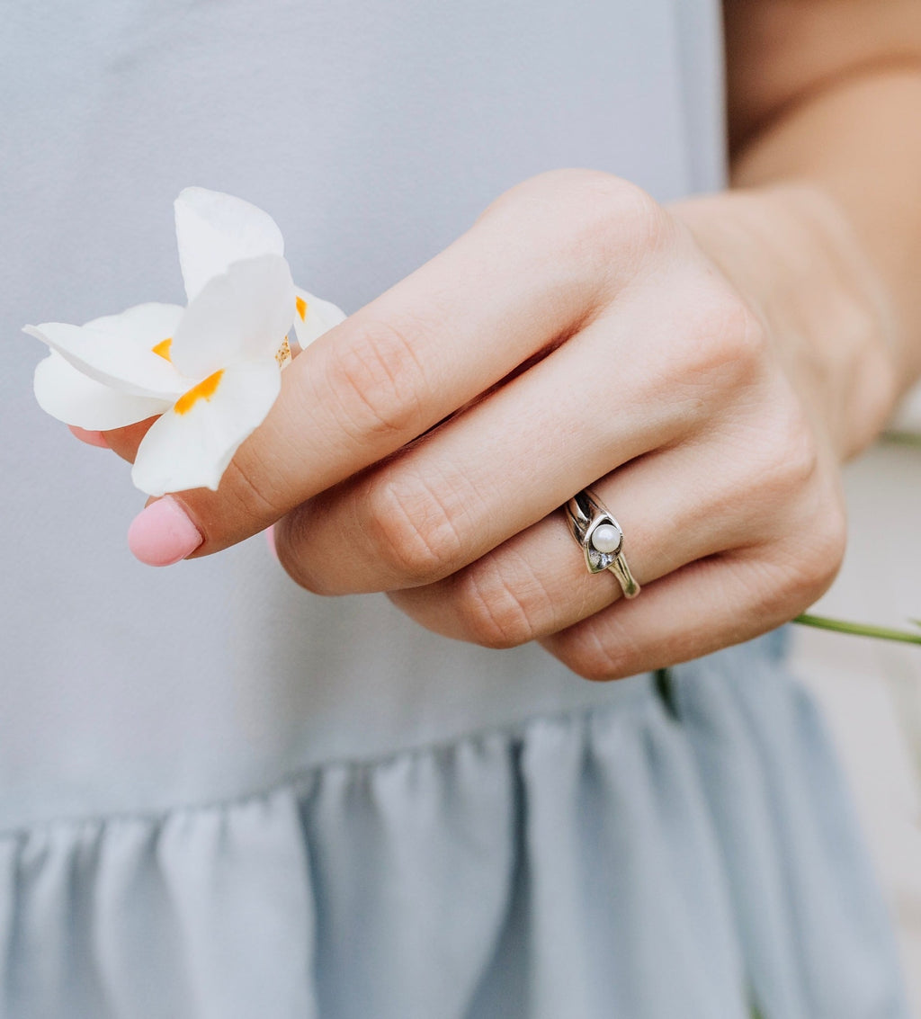 Calla Lily Pearl Ring