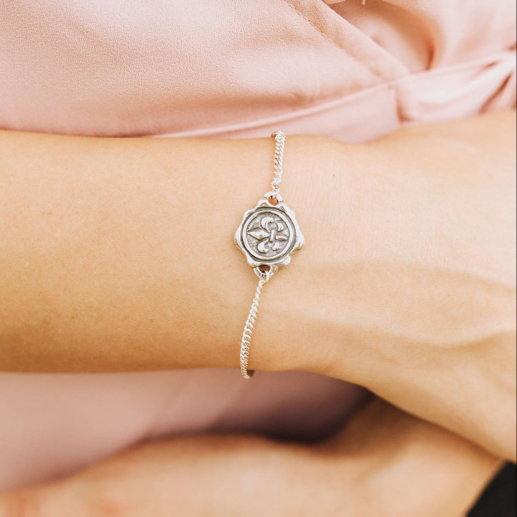 Cachet Fleur de Lis Bracelet