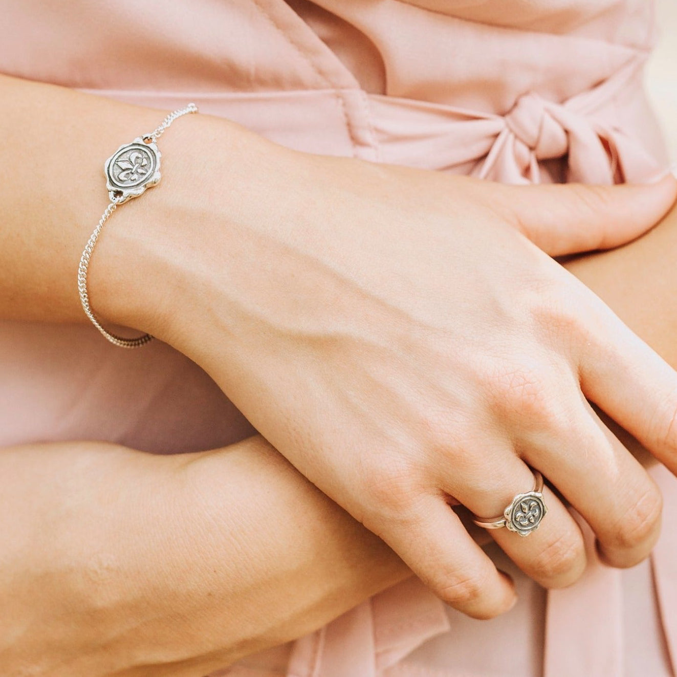 Cachet Fleur-de-Lis Ring
