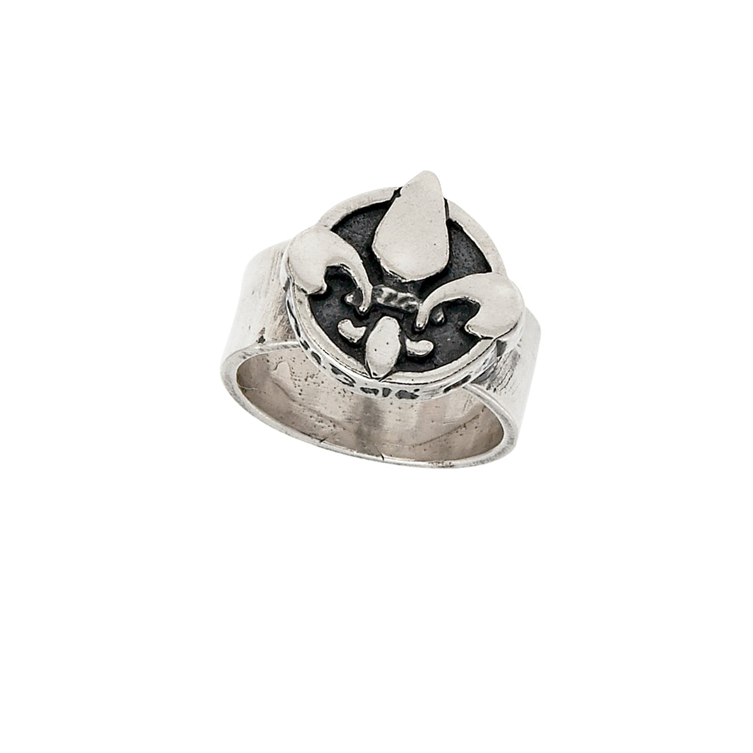 Fleur de Lis Circle Ring