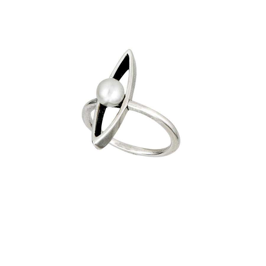 Pirogue Pearl Ring