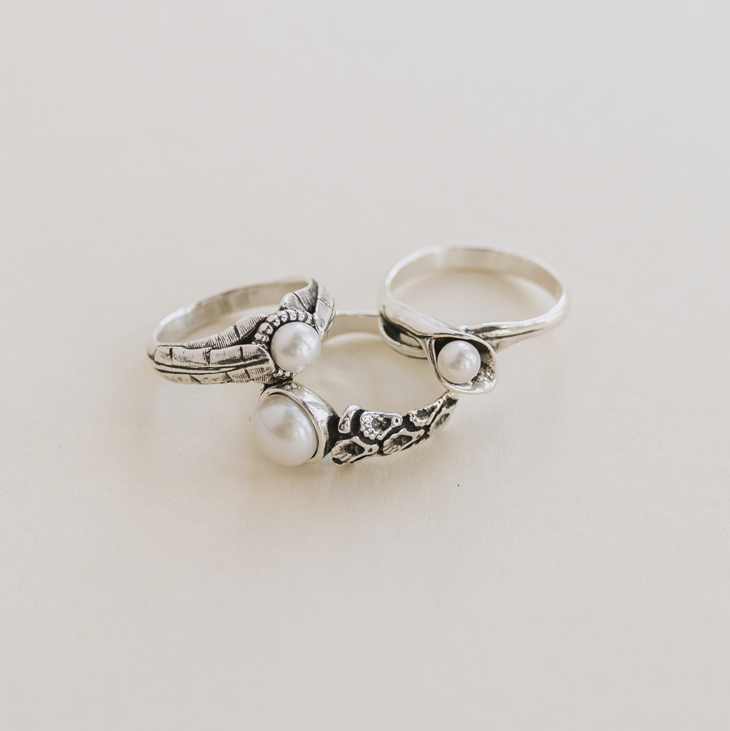 Sterling silver calla lily flower ring with freshwater pearl detail