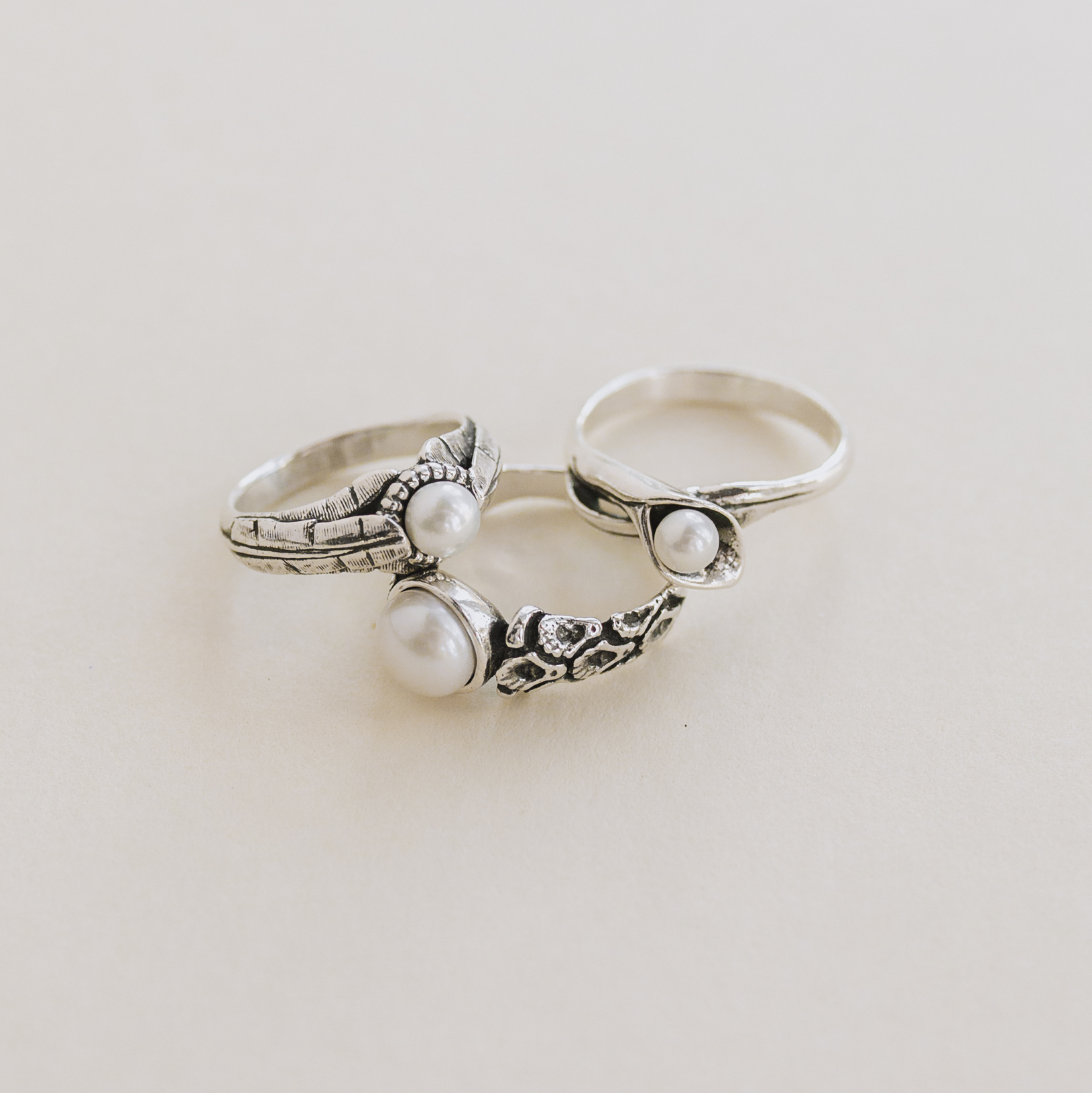 Sterling silver calla lily flower ring with freshwater pearl detail
