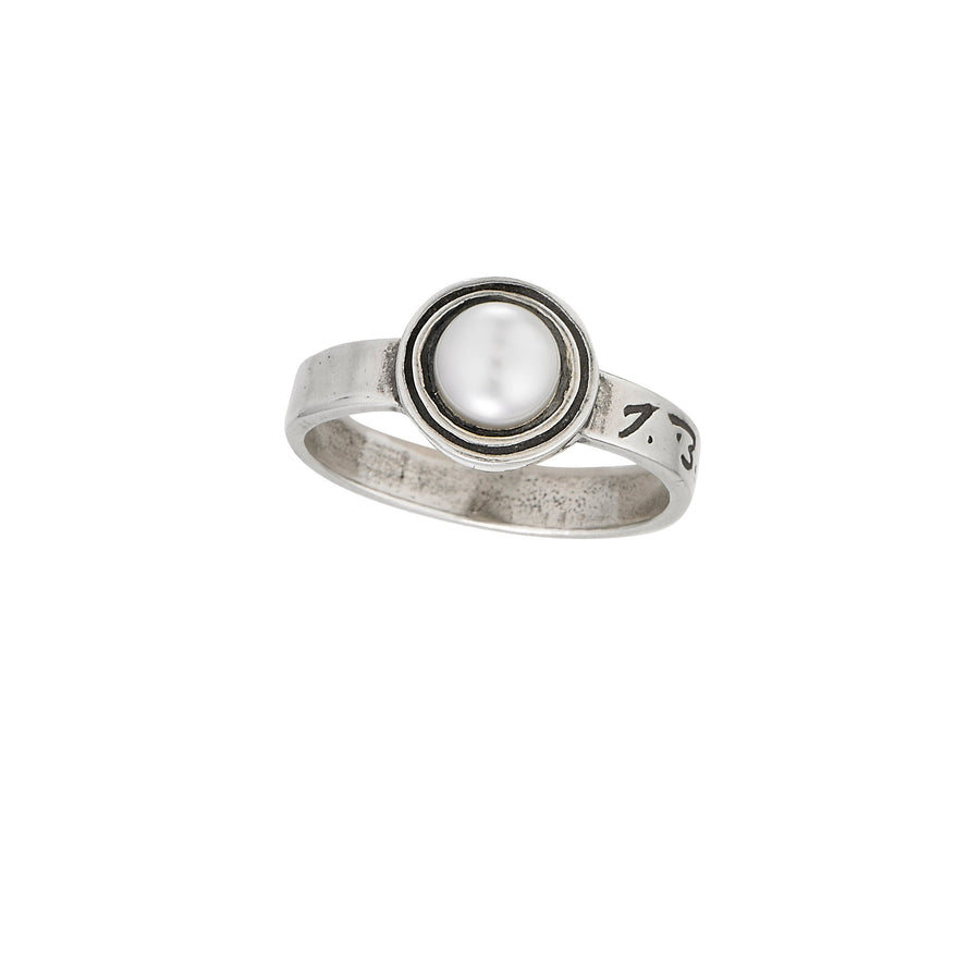 Deceaux Small Pearl Ring