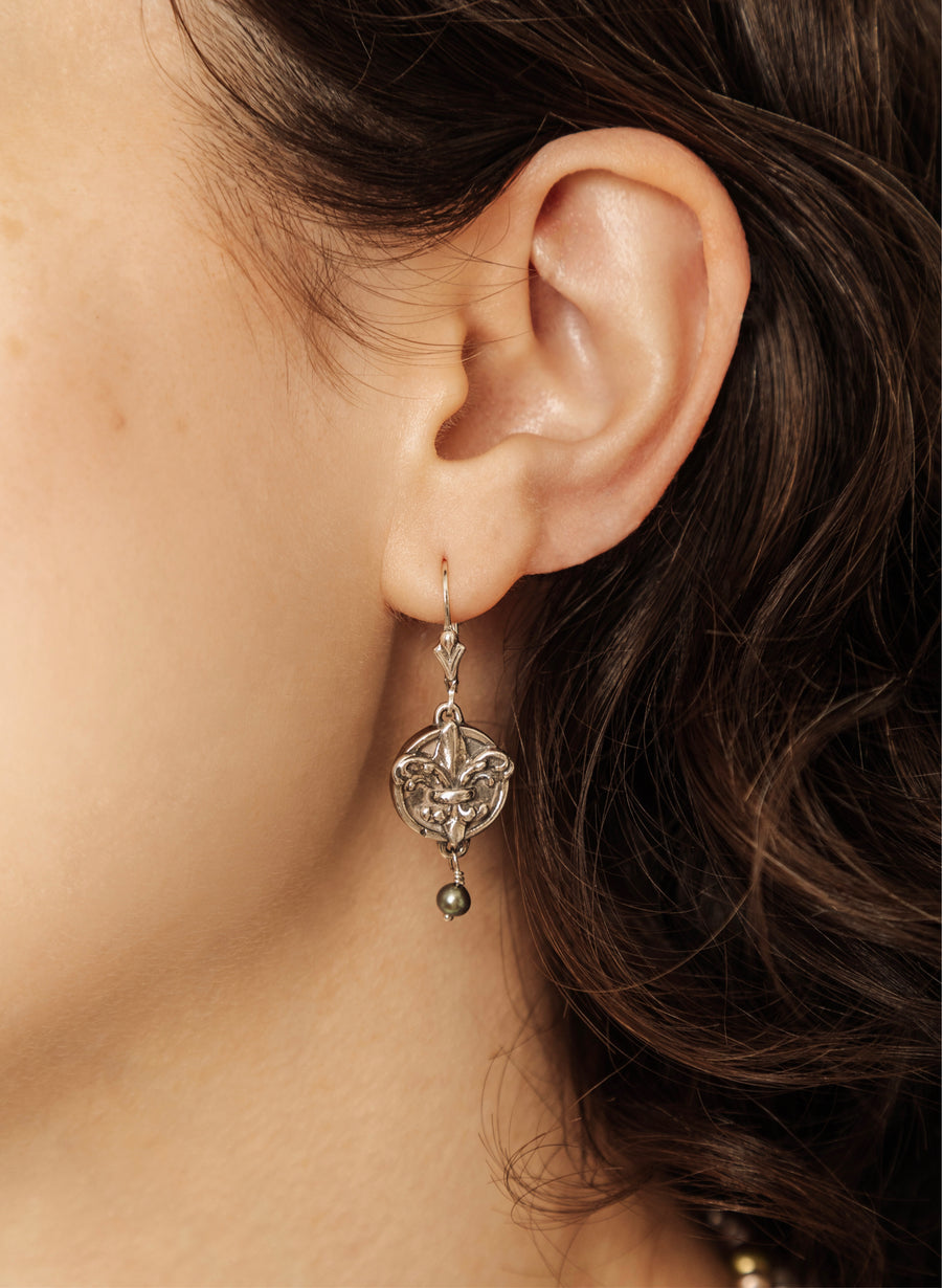 Water Lily Circle Pearl Earrings