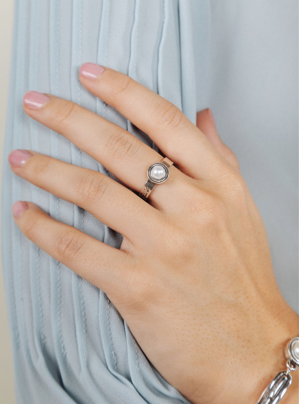 Deceaux Small Pearl Ring