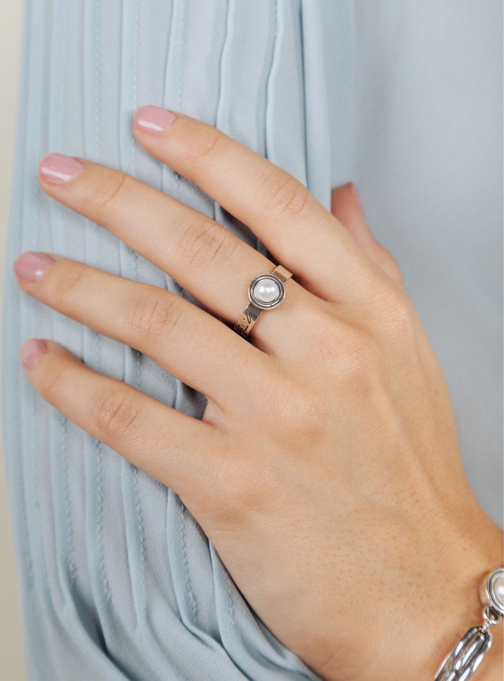 Deceaux Small Pearl Ring